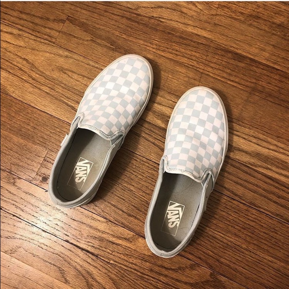 Like new blue and white checkered vans women’s 8.5